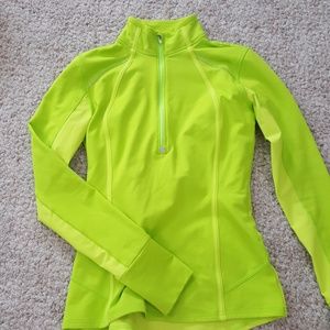 Athlete Half zip pull over .